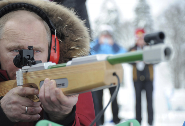 Putin Visit Champio<em></em>nship and shows off shooting