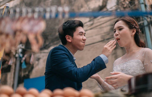 泰国吃货夫妻这样拍婚纱照，引来数万人点赞