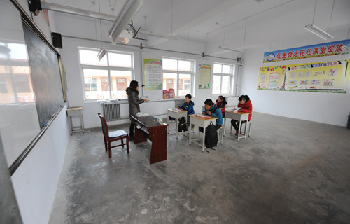 留守学校里仅有15名学生20名老师，现状值得关注