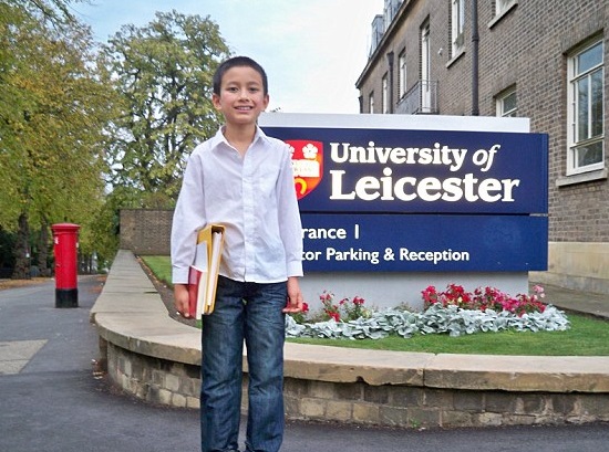 这才是真学霸！英国14岁少年成最年轻大学老师，被称人类计算机！