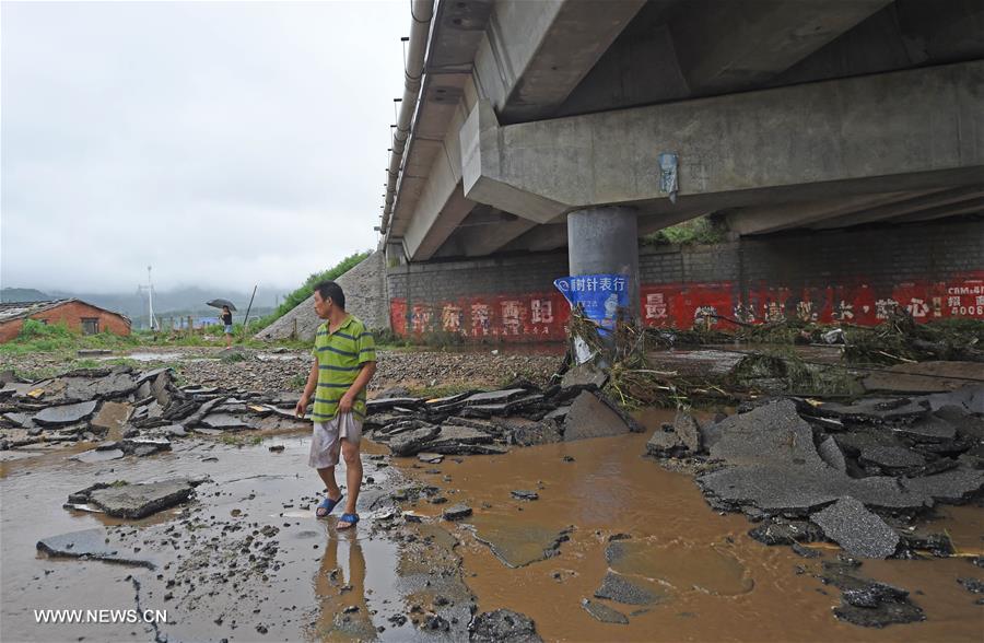 辽宁岫岩遭遇暴雨袭击 启动I级紧急预警 辽宁岫岩遭遇暴雨袭击 启动I级紧急预警